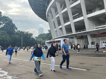 Berlari dari Sorotan Lensa