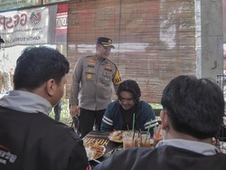 Temui Pemudik, Kapolres Blitar Pastikan Arus Mudik Lancar