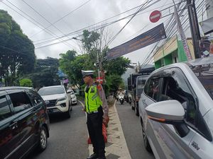 Arus Lalin dari Pujon menuju Kota Batu Sempat Padat Merayap Arus Lalin dari Pujon menuju Kota Batu Sempat Padat Merayap