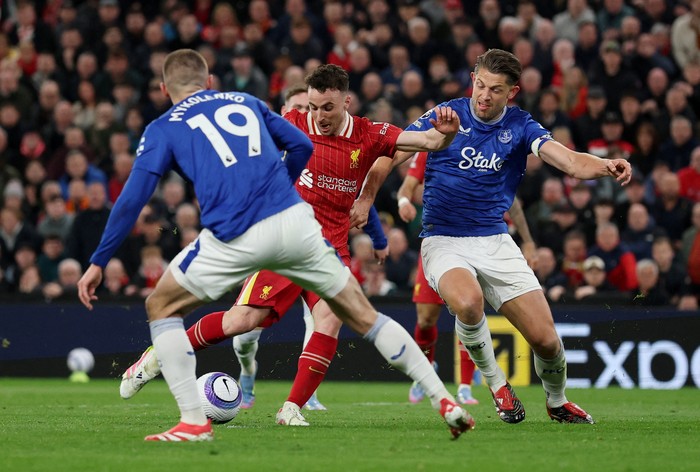 Liverpool vs Everton Soccer Football - Premier League - Liverpool v Everton - Anfield, Liverpool, Britain - April 2, 2025 Liverpool's Diogo Jota scores their first goal REUTERS/Phil Noble EDITORIAL USE ONLY. NO USE WITH UNAUTHORIZED AUDIO, VIDEO, DATA, FIXTURE LISTS, CLUB/LEAGUE LOGOS OR 'LIVE' SERVICES. ONLINE IN-MATCH USE LIMITED TO 120 IMAGES, NO VIDEO EMULATION. NO USE IN BETTING, GAMES OR SINGLE CLUB/LEAGUE/PLAYER PUBLICATIONS. PLEASE CONTACT YOUR ACCOUNT REPRESENTATIVE FOR FURTHER DETAILS..