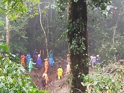Tertutup Longsor, Jalur Wisata Pacet-Cangar di Mojokerto Lumpuh Total