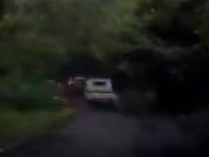 Ada 2 Mobil yang Dihantam Longsor di Jalur Pacet-Cangar Mojokerto