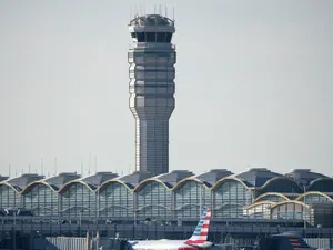 FAA: Setelah Tabrakan Ada Perkelahian di Menara ATC Bandara Reagan FAA: Setelah Tabrakan Ada Perkelahian di Menara ATC Bandara Reagan