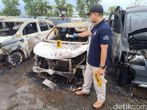 18 Mobil Terbakar di Banjarbaru, Ada CR-V hingga Alphard
