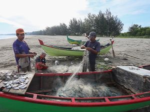 Nelayan di Aceh Kembali Melaut usai Libur Lebaran Nelayan di Aceh Kembali Melaut usai Libur Lebaran