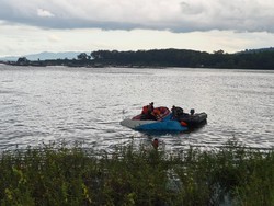 Sat Set Polairud Polda Jateng Tangani Paralayang Jatuh di Waduk Gajah Mungkur