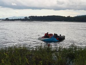 Sat Set Polairud Polda Jateng Tangani Paralayang Jatuh di Waduk Gajah Mungkur Sat Set Polairud Polda Jateng Tangani Paralayang Jatuh di Waduk Gajah Mungkur