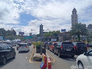 10 Ribu Kendaraan Melintas, One Way Arah Puncak Bogor Diterapkan Pagi Ini 10 Ribu Kendaraan Melintas, One Way Arah Puncak Bogor Diterapkan Pagi Ini