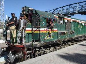 Kisah Asisten Masinis Selamat dari 28 Jam Pembajakan Kereta Api di Pakistan Kisah Asisten Masinis Selamat dari 28 Jam Pembajakan Kereta Api di Pakistan