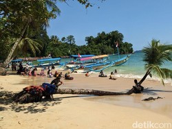 Ribuan Pemudik Padati Pantai Selatan Trenggalek