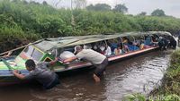 Potret Pemudik yang Akan Balik ke Perantauan Terjebak Sungai Surut