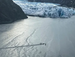 Pilot dan 2 Anaknya Tabrak Danau Es Alaska, Bertahan Semalaman di Sayap Pesawat