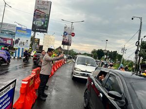Video: One Way Menuju Puncak Bogor Diterapkan Pagi Ini Video: One Way Menuju Puncak Bogor Diterapkan Pagi Ini