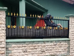 Pria Sidoarjo Ditemukan Tewas Tersangkut di Pagar Rumahnya