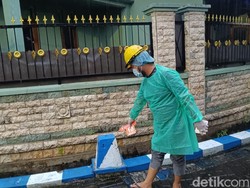 Pria Sidoarjo Tewas Nyangkut Pagar Rumah gegara Tersengat Listrik