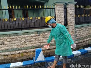 Pria Sidoarjo Tewas Nyangkut Pagar Rumah gegara Tersengat Listrik Pria Sidoarjo Tewas Nyangkut Pagar Rumah gegara Tersengat Listrik