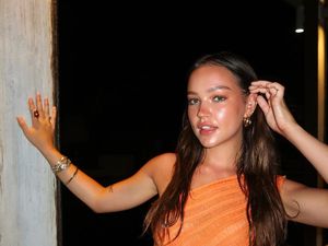Potret Cantik Sadie Stanley, Adu Akting Bareng Jackie Chan di Karate Kid 2 Potret Cantik Sadie Stanley, Adu Akting Bareng Jackie Chan di Karate Kid 2