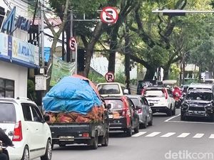 Polisi Siapkan Skema Contraflow di Jalur Wisata Lembang Polisi Siapkan Skema Contraflow di Jalur Wisata Lembang