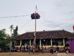 Pedukuhan di Bantul Ini Gelar Panjat Pinang Buat Rayakan Idulfitri