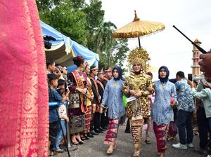 Midang Bebuke, Tradisi Arak-arakan Pengantin di Pinggir Sungai Komering