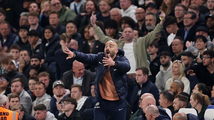 2208372453 LONDON, ENGLAND - APRIL 03: Enzo Maresca, Manager of Chelsea, gestures as he reacts during the Premier League match between Chelsea FC and Tottenham Hotspur FC at Stamford Bridge on April 03, 2025 in London, England. (Photo by Julian Finney/Getty Images)