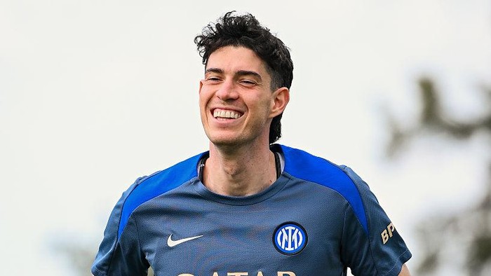 COMO, ITALY - MARCH 26: Alessandro Bastoni of FC Internazionale in action during the FC Internazionale training session at BPER Training Centre at Appiano Gentile on March 26, 2025 in Como, Italy. (Photo by Mattia Pistoia - Inter/Inter via Getty Images)