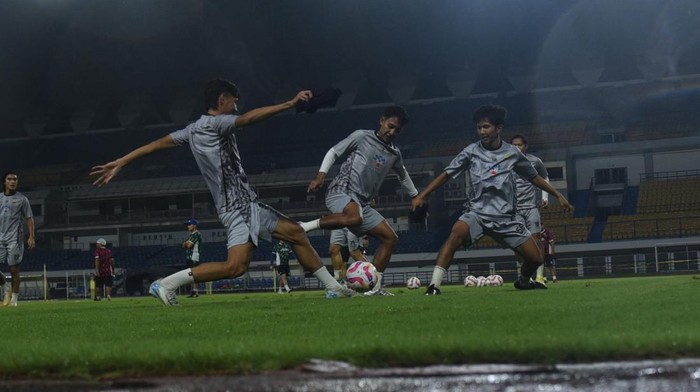 Athaya Zahran berlatih bersama tim senior Persib Bandung
