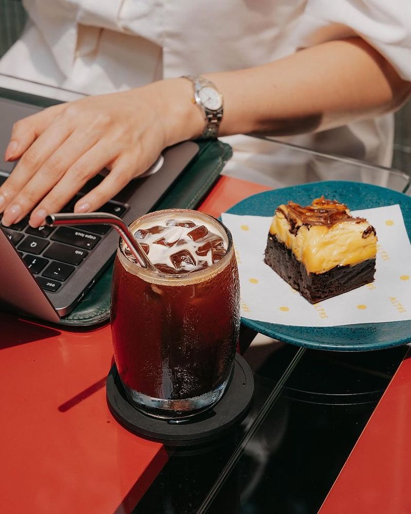 Café santai di Jakarta Barat dengan suasana yang asyik