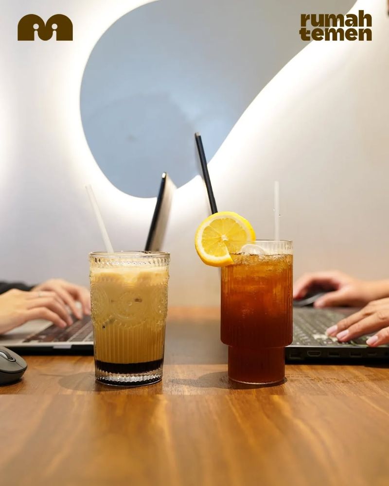 Coffee shop di Jakarta Barat dengan interior cozy