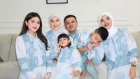 6 Foto Irish Bella Lebaran Bareng Keluarga Baru, Kompak Dengan Nuansa Biru