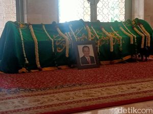 Jenazah Ray Sahetapy Disalatkan di Masjid Istiqlal