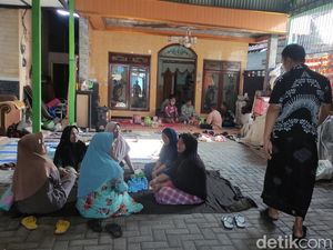 Warga Sidoarjo Korban Longsor Jalur Pacet-Cangar Mojokerto Dimakamkan