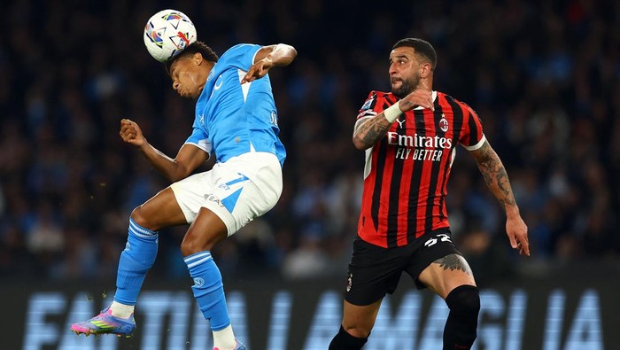 Soccer Football - Serie A - Napoli v AC Milan - Stadio Diego Armando Maradona, Naples, Italy - March 30, 2025 Napolis David Neres in action with AC Milans Kyle Walker REUTERS/Ciro De Luca