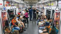 Sepenuh Ini MRT Jakarta Saat Libur Lebaran