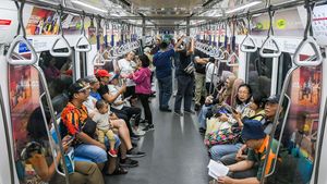 Sepenuh Ini MRT Jakarta Saat Libur Lebaran
