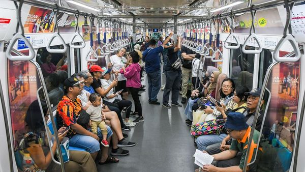 Sepenuh Ini MRT Jakarta Saat Libur Lebaran
