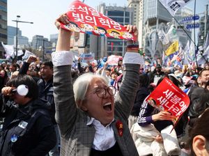 MK Sahkan Pemakzulan Yoon Suk Yeol, Warga Korsel Sambut Gembira