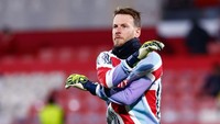Sebagai kiper pelapis, Neto baru turun empat kali musim ini. Datang dengan status pinjaman, ia diprediksi juga akan dipulangkan ke Bournemouth. Foto: Europa Press via Getty Images/Europa Press Sports