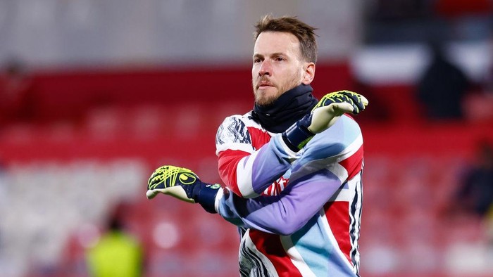 Neto GIRONA, SPAIN - JANUARY 29: Norberto Murara Neto of Arsenal FC warms up during the UEFA Champions League 2024/25 League Phase MD8 match between Girona FC and Arsenal FC at Estadio de Montilivi on January 29, 2025, in Girona, Spain. (Photo By Dennis Agyeman/Europa Press via Getty Images)