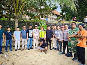 Penampakan Pemilik Jembatan Bambu Pungli di Pantai Carita Banten