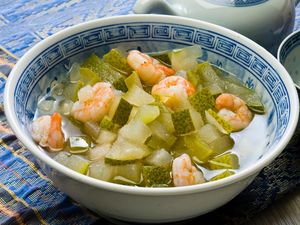 Resep Udang Tumis Labu Air yang Renyah Gurih Menyegarkan