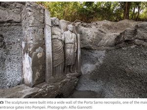 Ditemukan! 2 Patung Seukuran Manusia Terukir di Dinding Pompeii Kuno Ditemukan! 2 Patung Seukuran Manusia Terukir di Dinding Pompeii Kuno