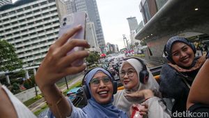 Serunya Keliling Jakarta Naik Bus Tingkat Tanpa Atap Saat Libur Lebaran