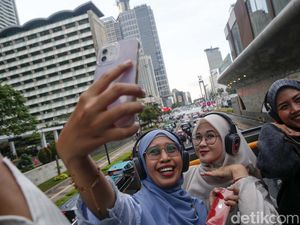 Serunya Keliling Jakarta Naik Bus Tingkat Tanpa Atap Saat Libur Lebaran Serunya Keliling Jakarta Naik Bus Tingkat Tanpa Atap Saat Libur Lebaran