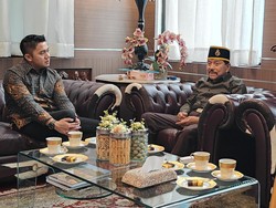 Hendropriyono Terima Silaturahmi Lebaran Seskab Teddy