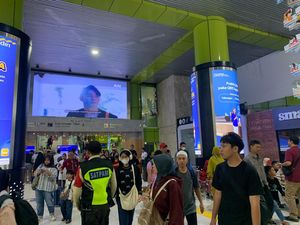 Penumpang KA di Stasiun Gambir-Senen Melonjak Jelang Long Weekend Idul Adha Penumpang KA di Stasiun Gambir-Senen Melonjak Jelang Long Weekend Idul Adha