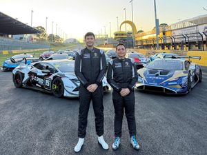 Umar Abdullah Balapan Lamborghini di Sydney, Langsung Ngegas Umar Abdullah Balapan Lamborghini di Sydney, Langsung Ngegas