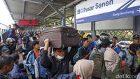Arus Balik Libur Lebaran 2025, Stasiun Pasar Senen Ramai Pemudik