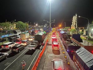 42 Ribu Orang dan 12 Ribu Kendaraan Menyeberang ke Bali di H+3 Lebaran 42 Ribu Orang dan 12 Ribu Kendaraan Menyeberang ke Bali di H+3 Lebaran