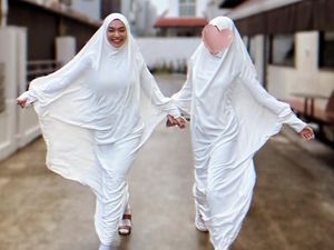 Ungkapan Syukur Denada yang Niat Perdalam Agama Ungkapan Syukur Denada yang Niat Perdalam Agama